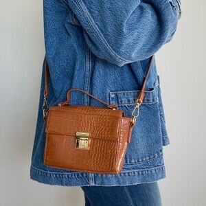 Brown Faux Leather Crossbody Bag with Structured Shape and Gold Clasp